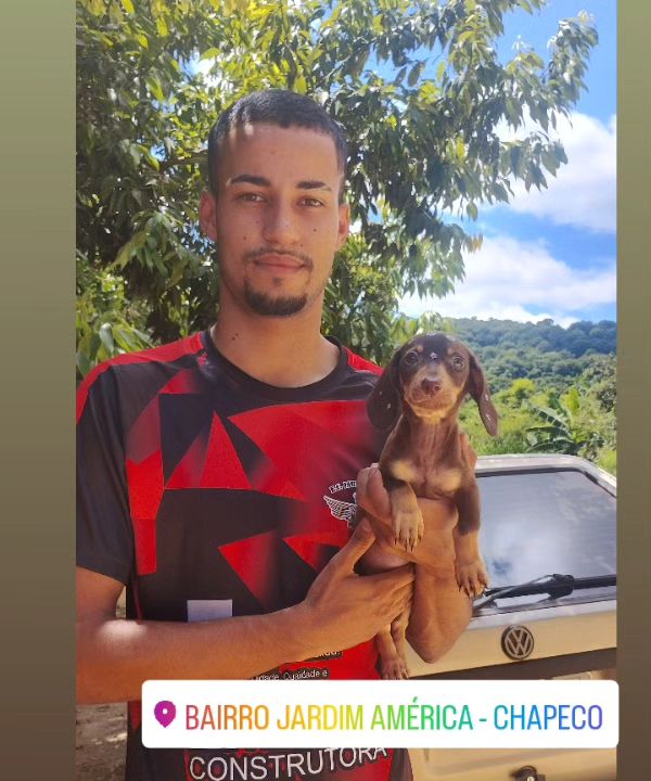 Família recebendo filhote do Canil Casa dos Cães