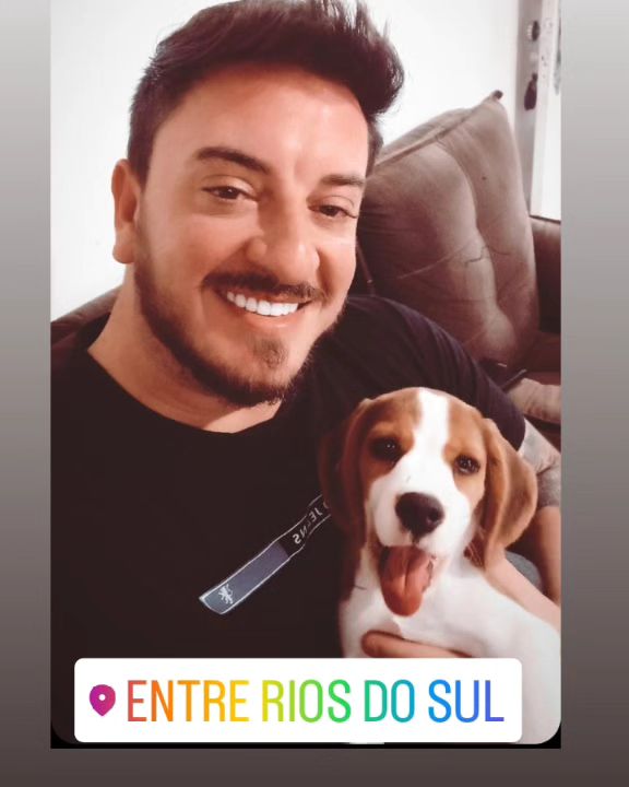 Família recebendo filhote do Canil Casa dos Cães